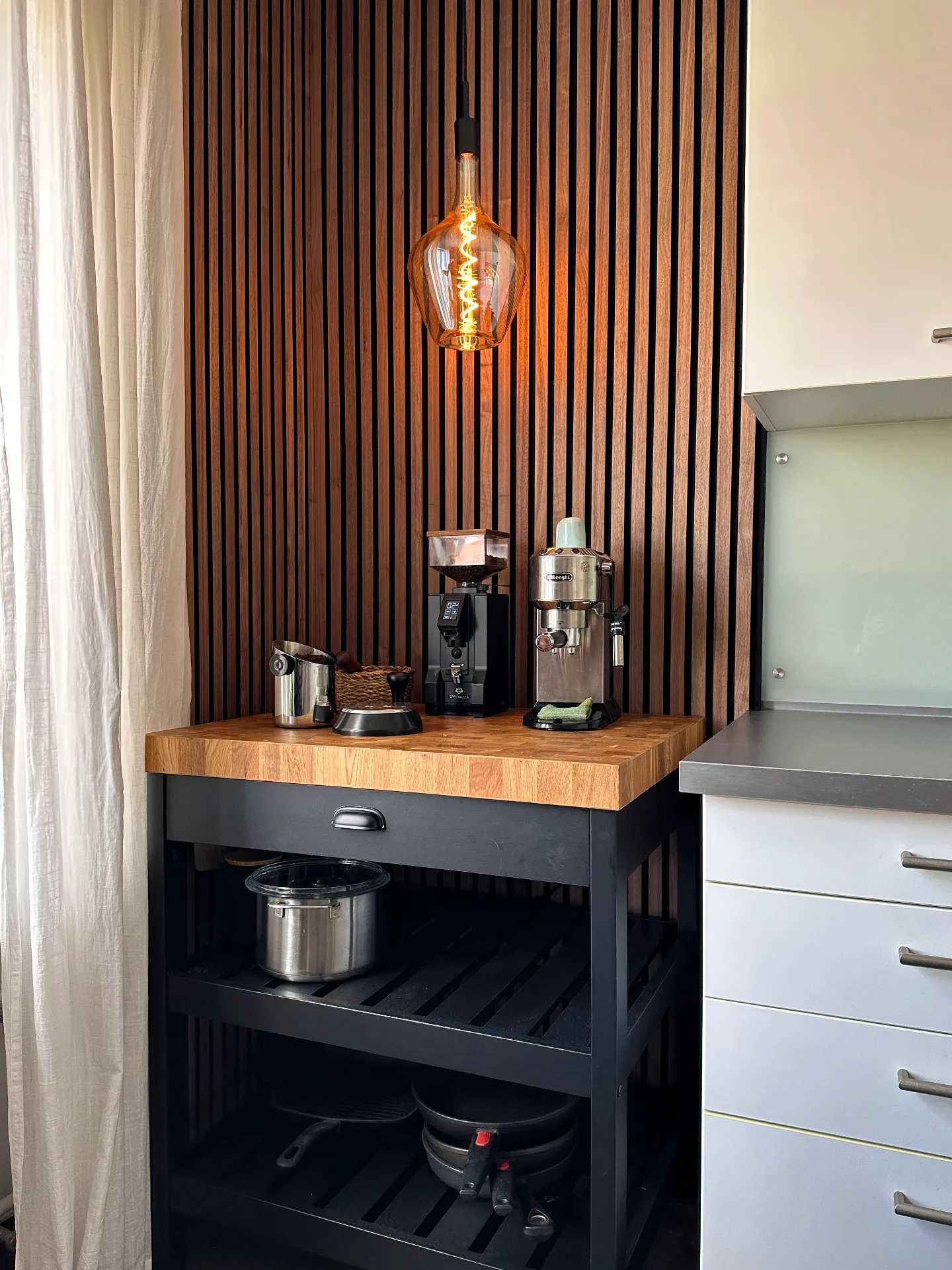 Akustikpaneele anbringen