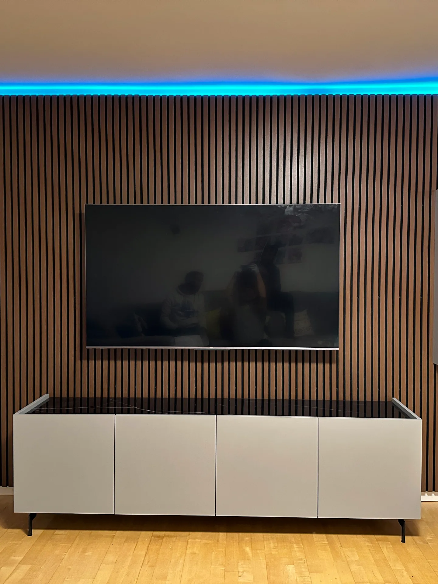 Akustikpaneele anbringen