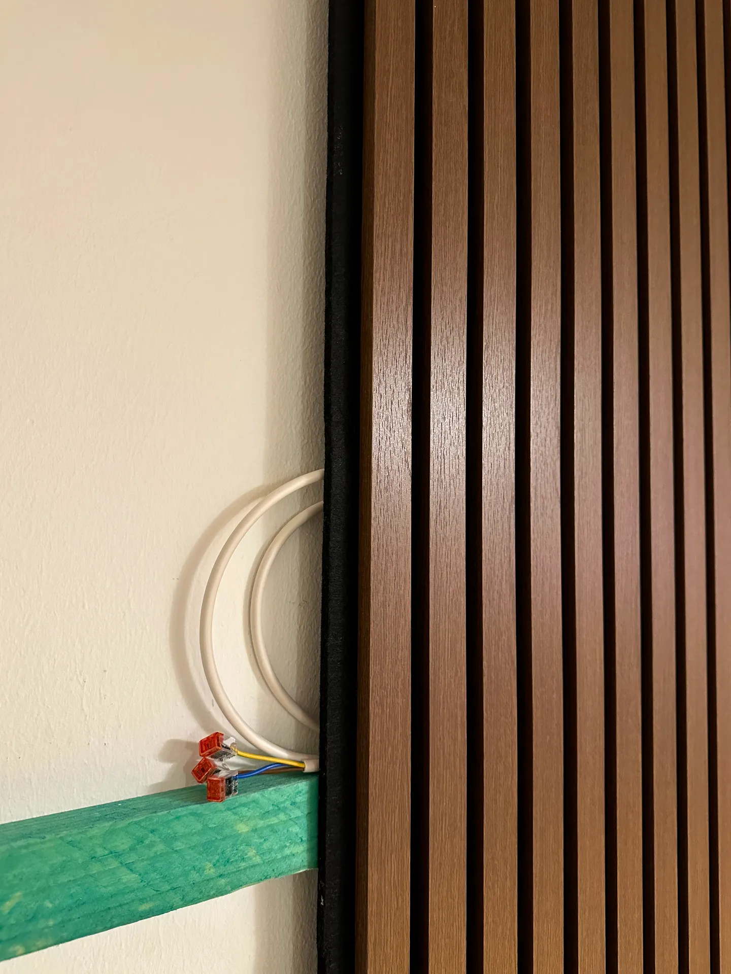 Akustikpaneele anbringen